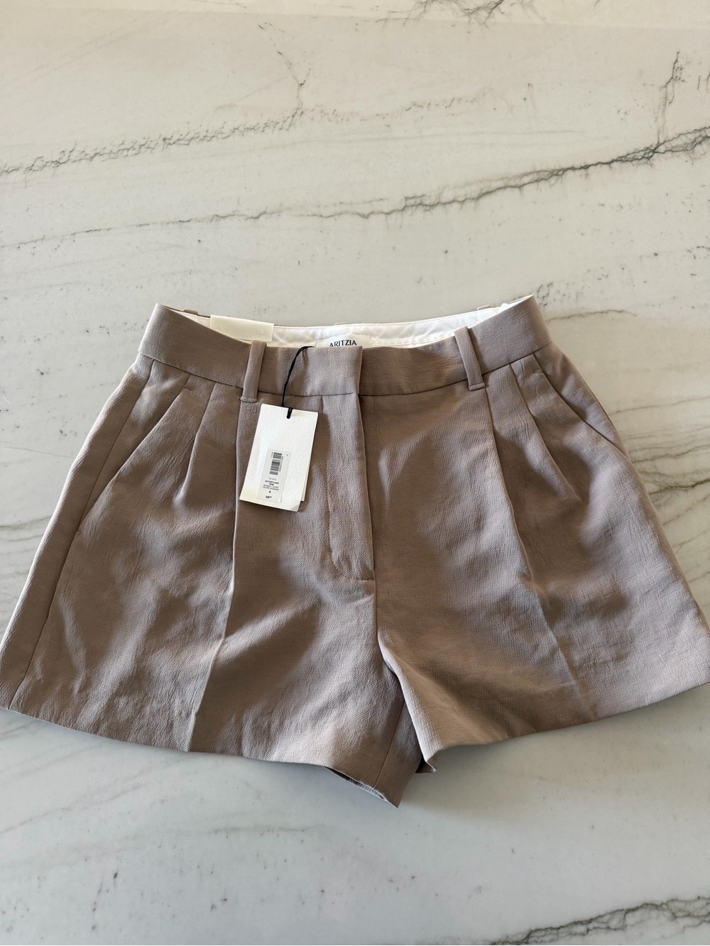 NWT Aritzia Women's Nomad Taupe High Rise Effortless Shorts